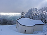 Cappella di San Pietro con la neve