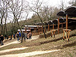 Turisti alle Tombe Umbre al Vallone San Lorenzo - Montecchio