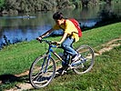 In bicicletta lungo il Po al Parco delle Vallere, a Moncalieri